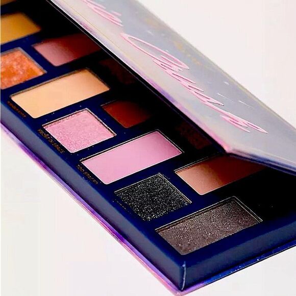 Too Faced 💫 Cosmic Crush 16-Pan Palette 🪐 New High-Pigment Blendable Shades - Picture 4 of 15